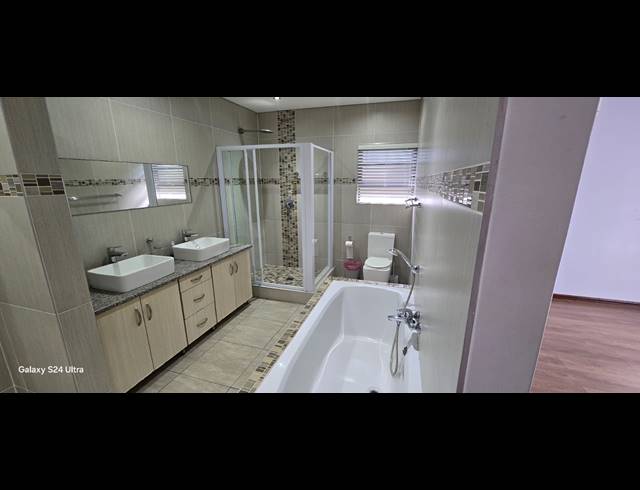 4 BEDROOM HOUSE TO LET IN MEER EN SEE